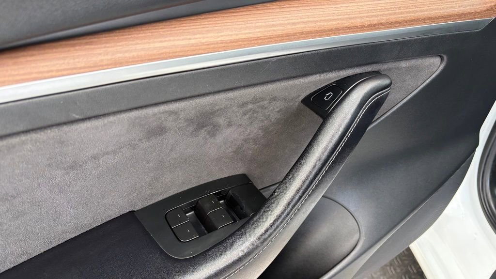 Used 2023 Tesla Model 3 Standard Range image 14