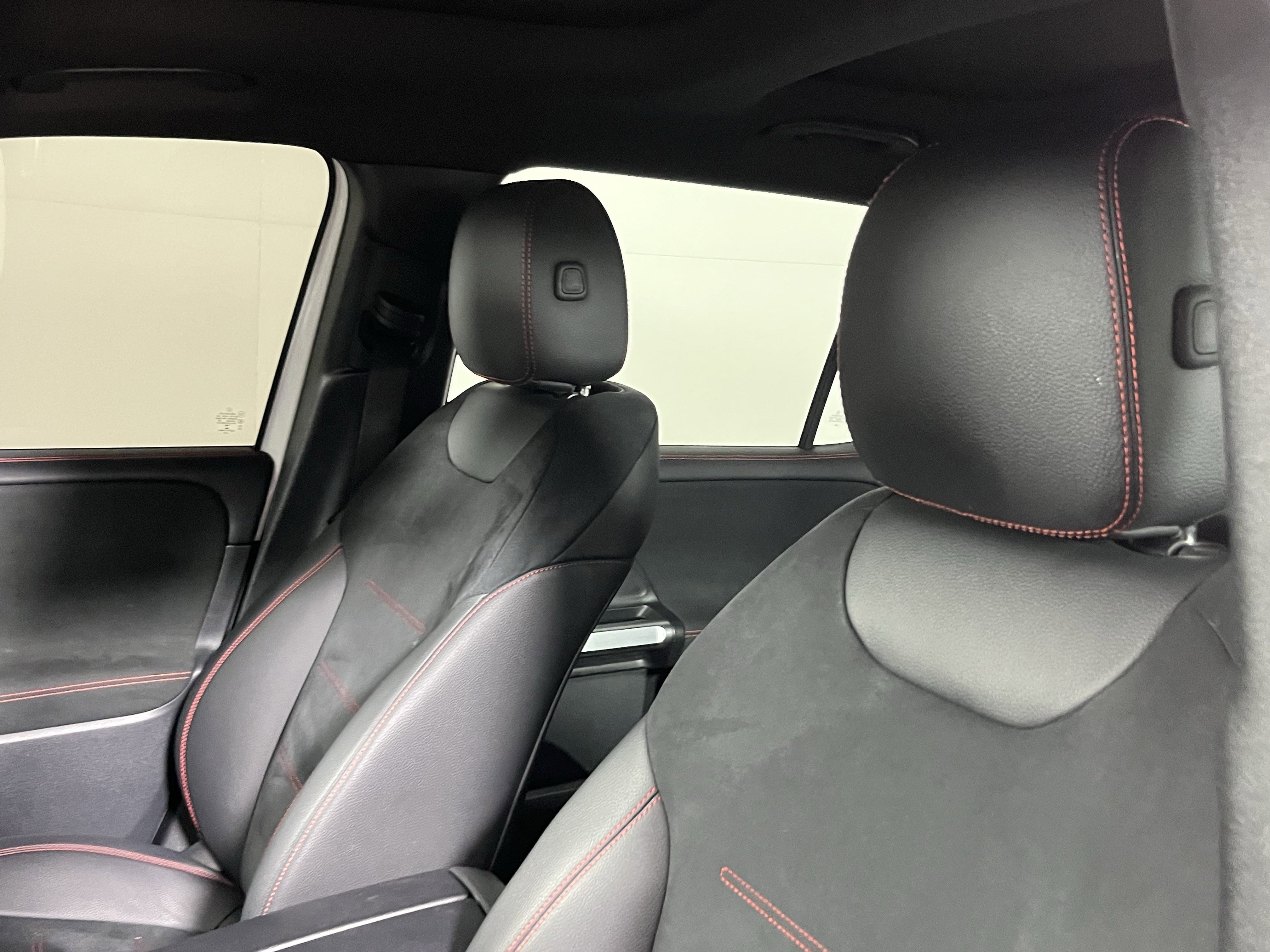 Used 2022 Mercedes-Benz GLB 250 4MATIC image 17