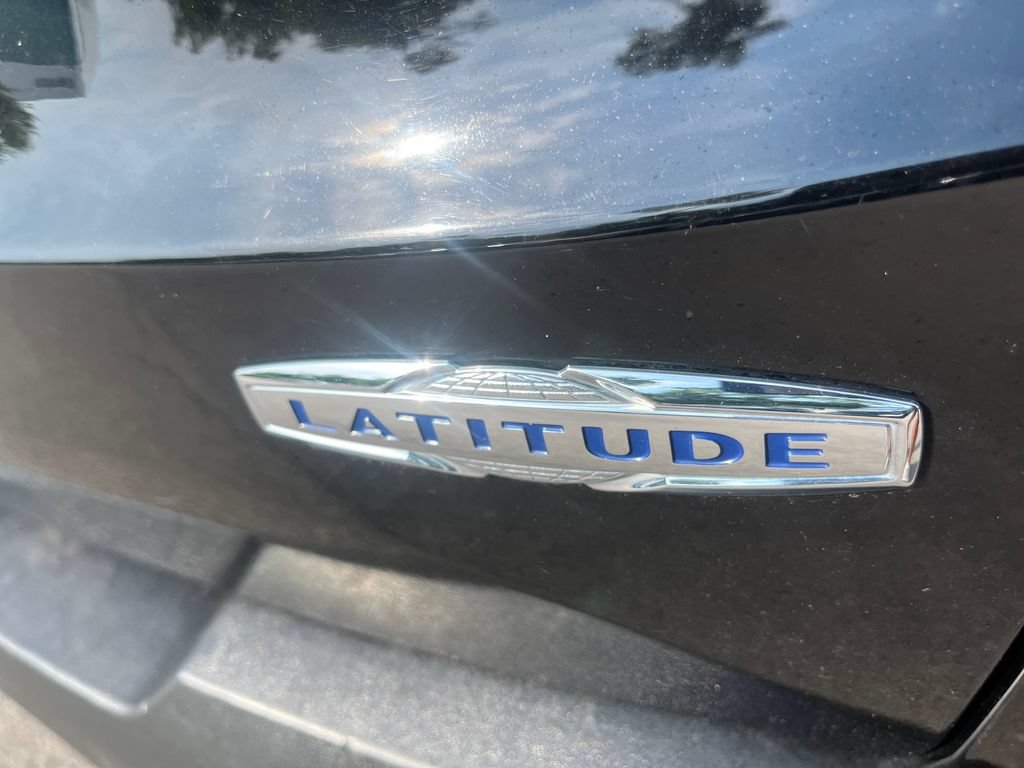 Used 2019 Jeep Renegade Latitude w/ Cold Weather Group AWD/4WD image 42