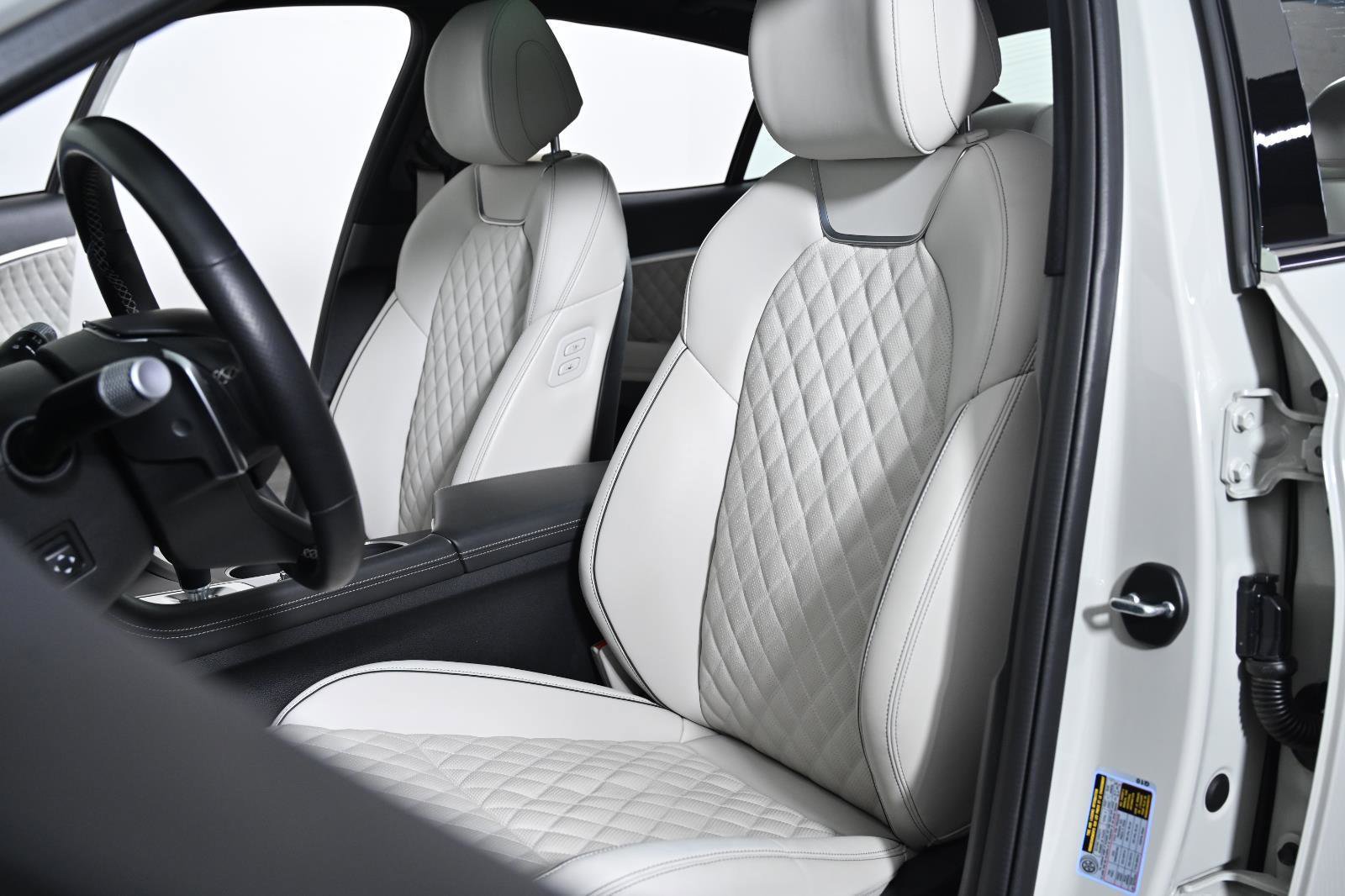 Used 2024 Genesis G70 3.3T Advanced w/ Sport Prestige Package image 27