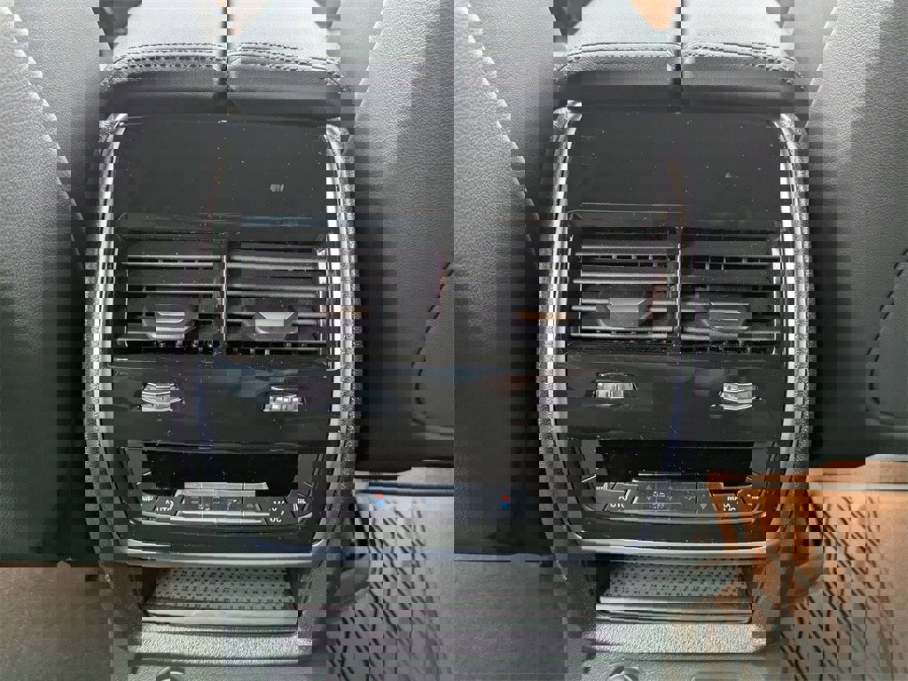 New 2025 BMW X7 xDrive40i w/ Premium Package image 30