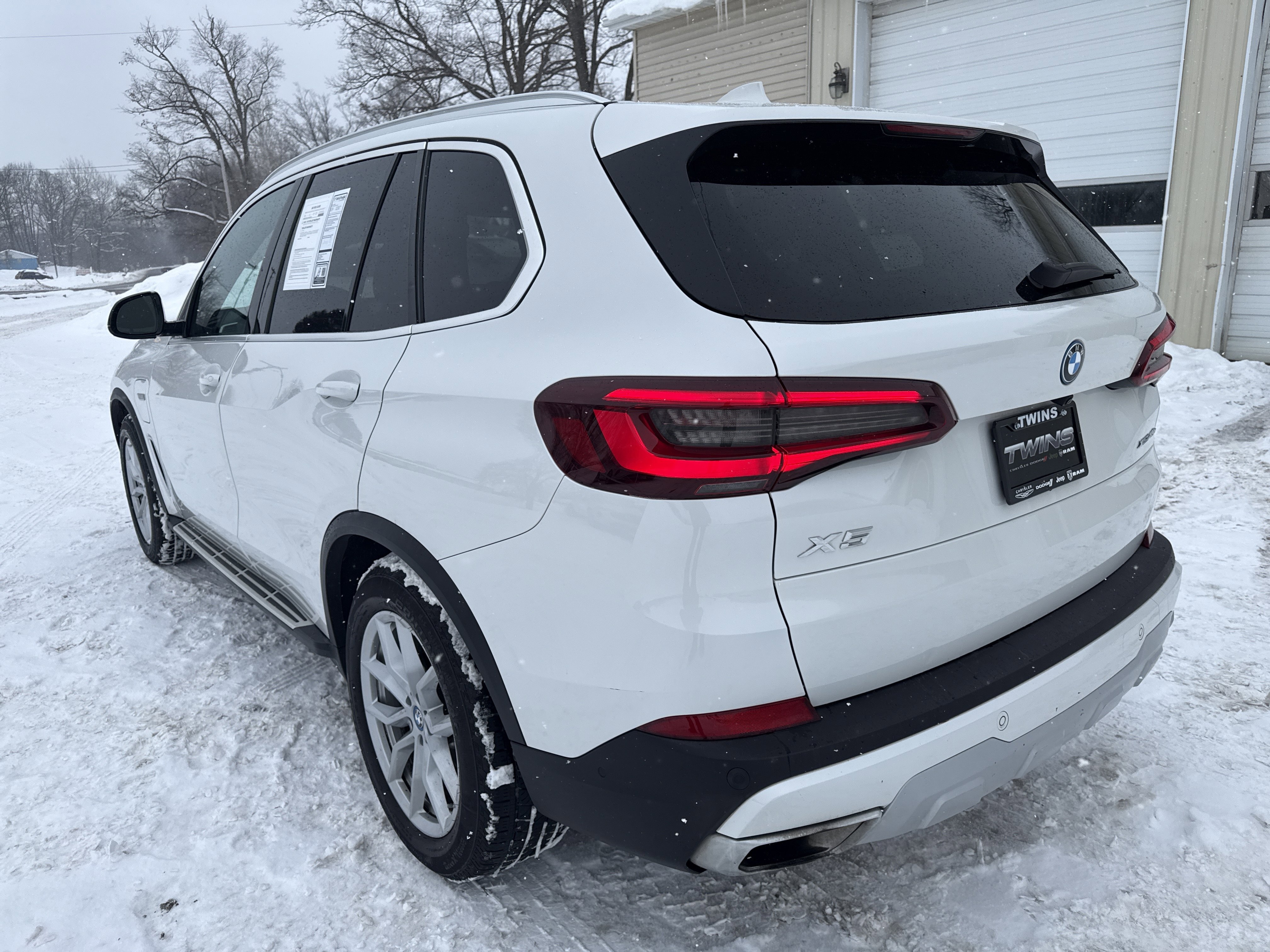 Used 2023 BMW X5 xDrive45e w/ Executive Package image 9