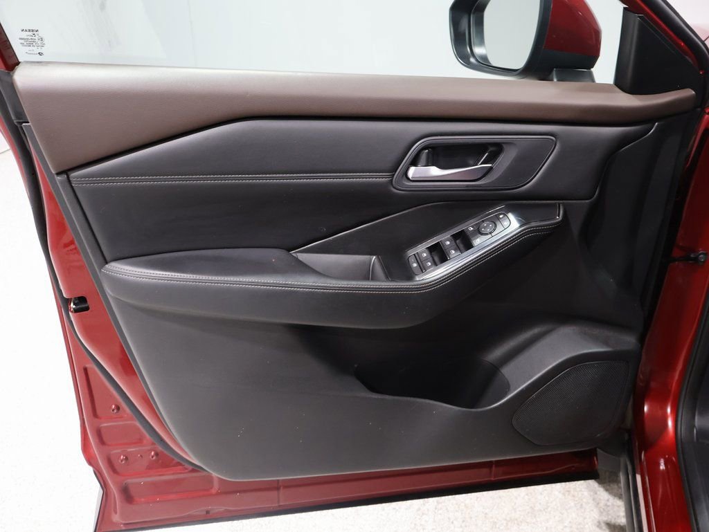 Used 2023 Nissan Rogue SV w/ SV Premium B Package image 15