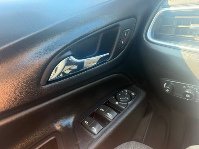 Used 2020 Chevrolet Equinox LT w/ Driver Convenience Package AWD/4WD image 13