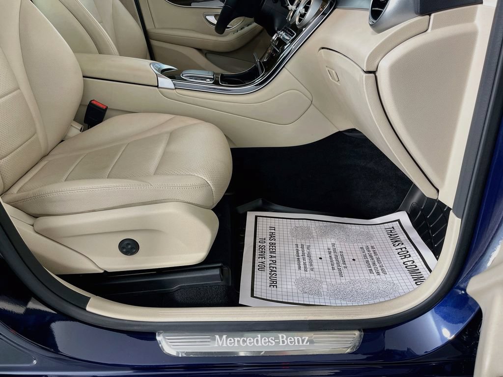 Used 2021 Mercedes-Benz GLC 300 w/ Premium Package image 34