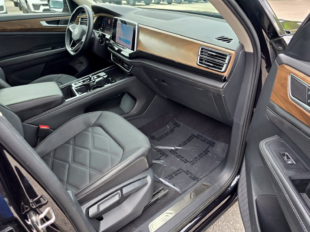Used 2025 Volkswagen Atlas SE FWD image 31