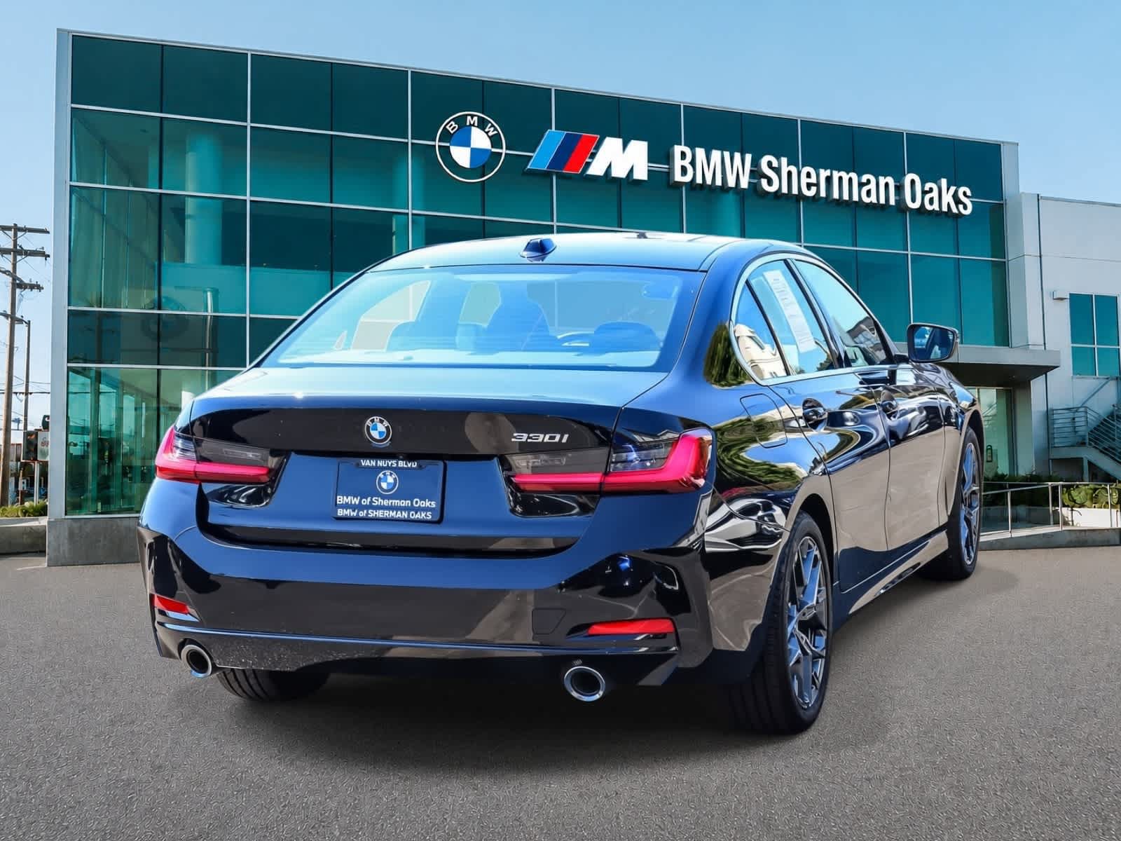 Used 2026 BMW 330i Sedan w/ Convenience Package RWD image 4