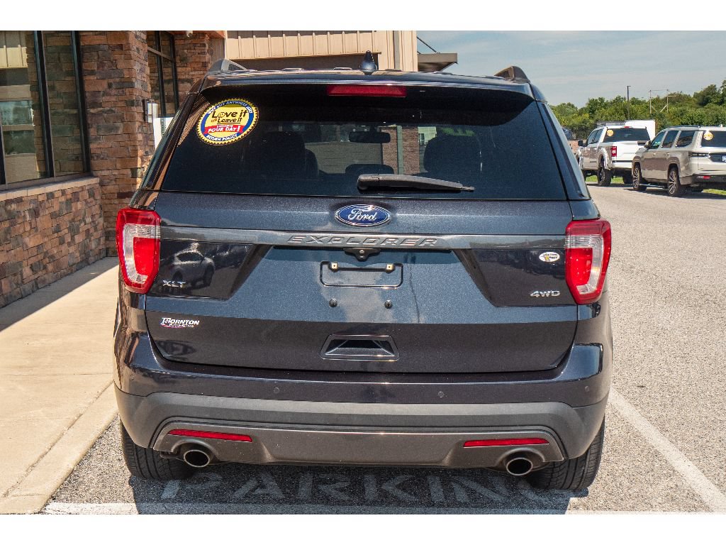 Used 2017 Ford Explorer XLT w/ Equipment Group 202A AWD/4WD image 4