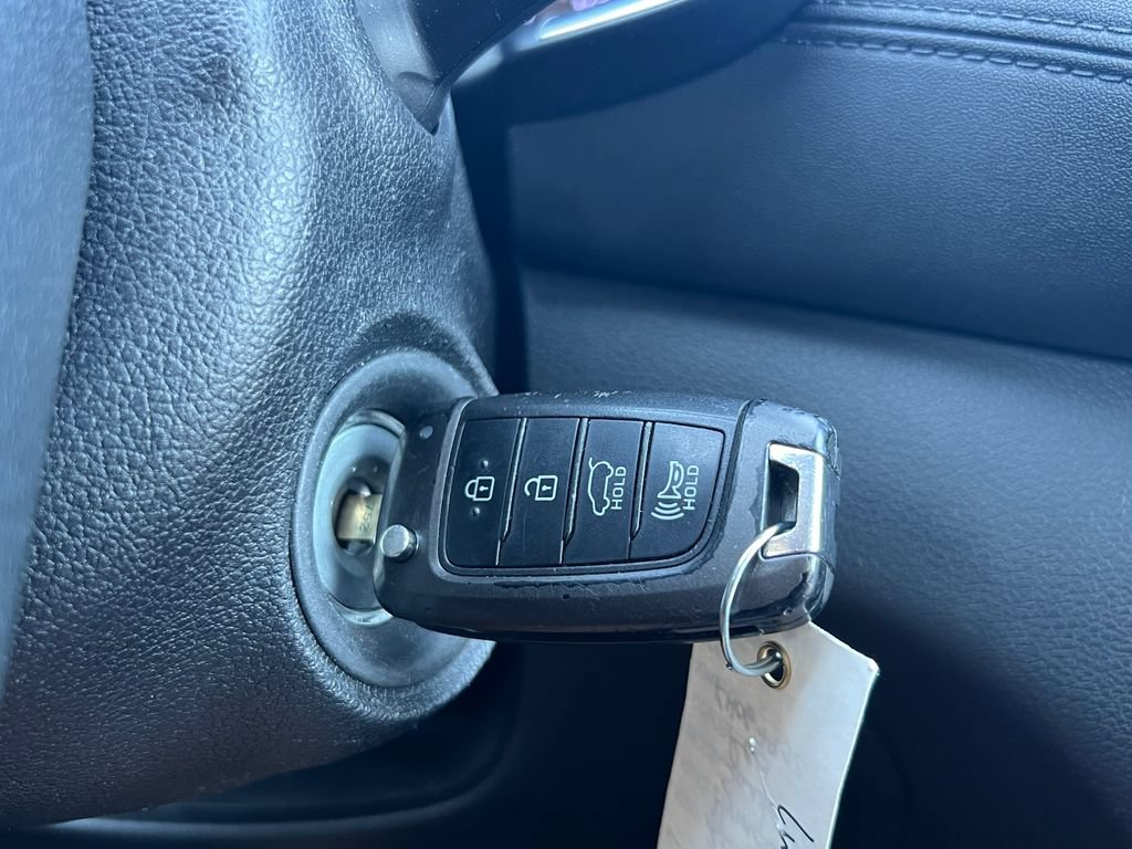 Used 2019 Hyundai Santa Fe SE AWD/4WD image 23