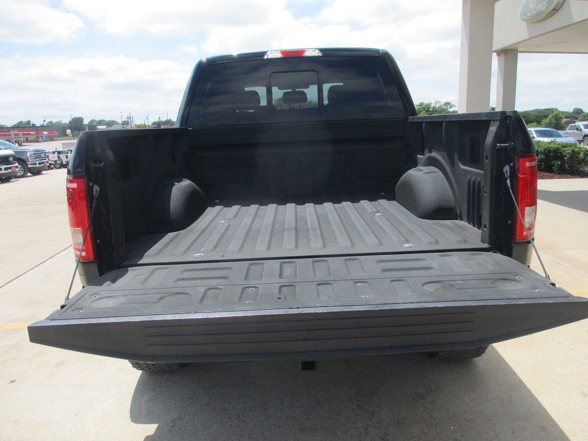 Used 2016 Ford F150 XL w/ Equipment Group 101A Mid AWD/4WD image 9