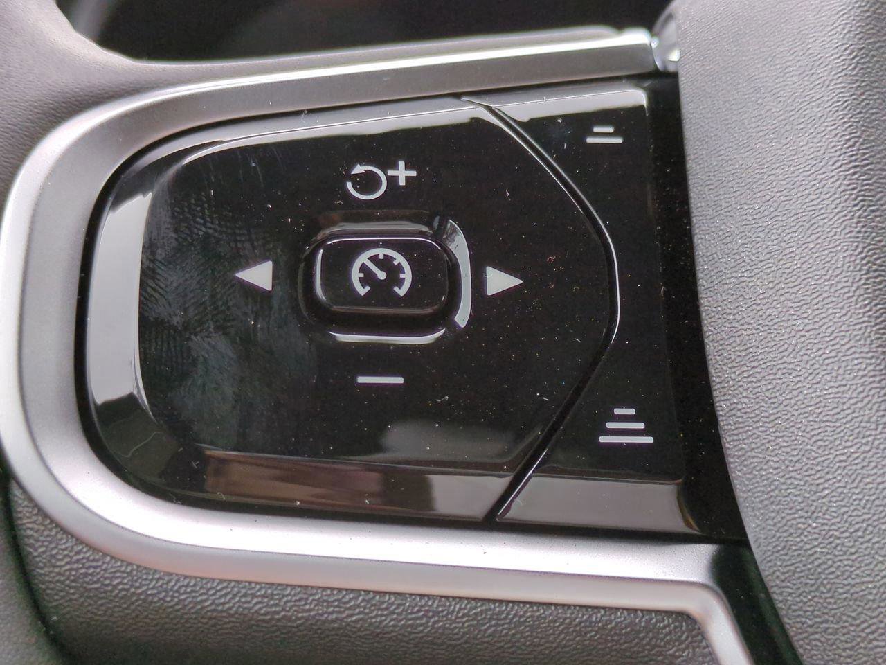 New 2026 Volvo XC90 B6 Plus w/ Protection Package Premier AWD/4WD image 24