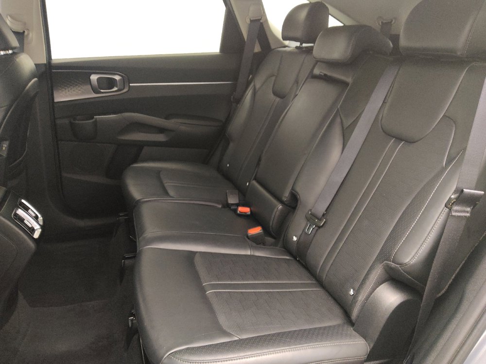 Used 2024 Kia Sorento S image 18