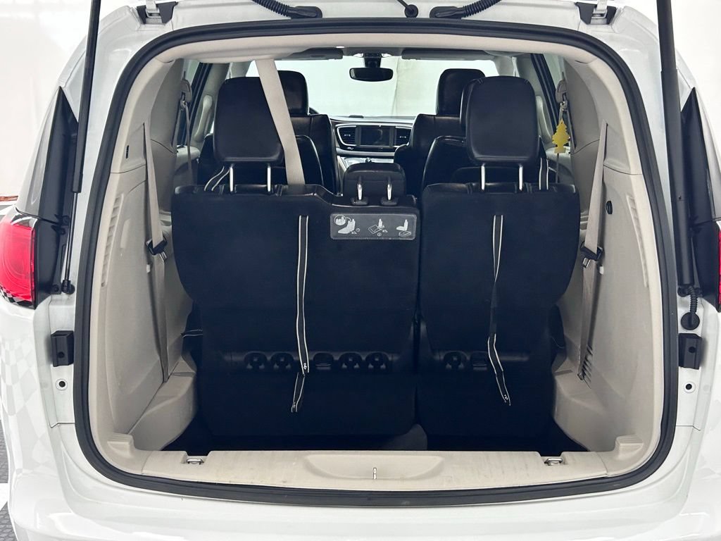 Certified 2021 Chrysler Voyager Lxi FWD image 9