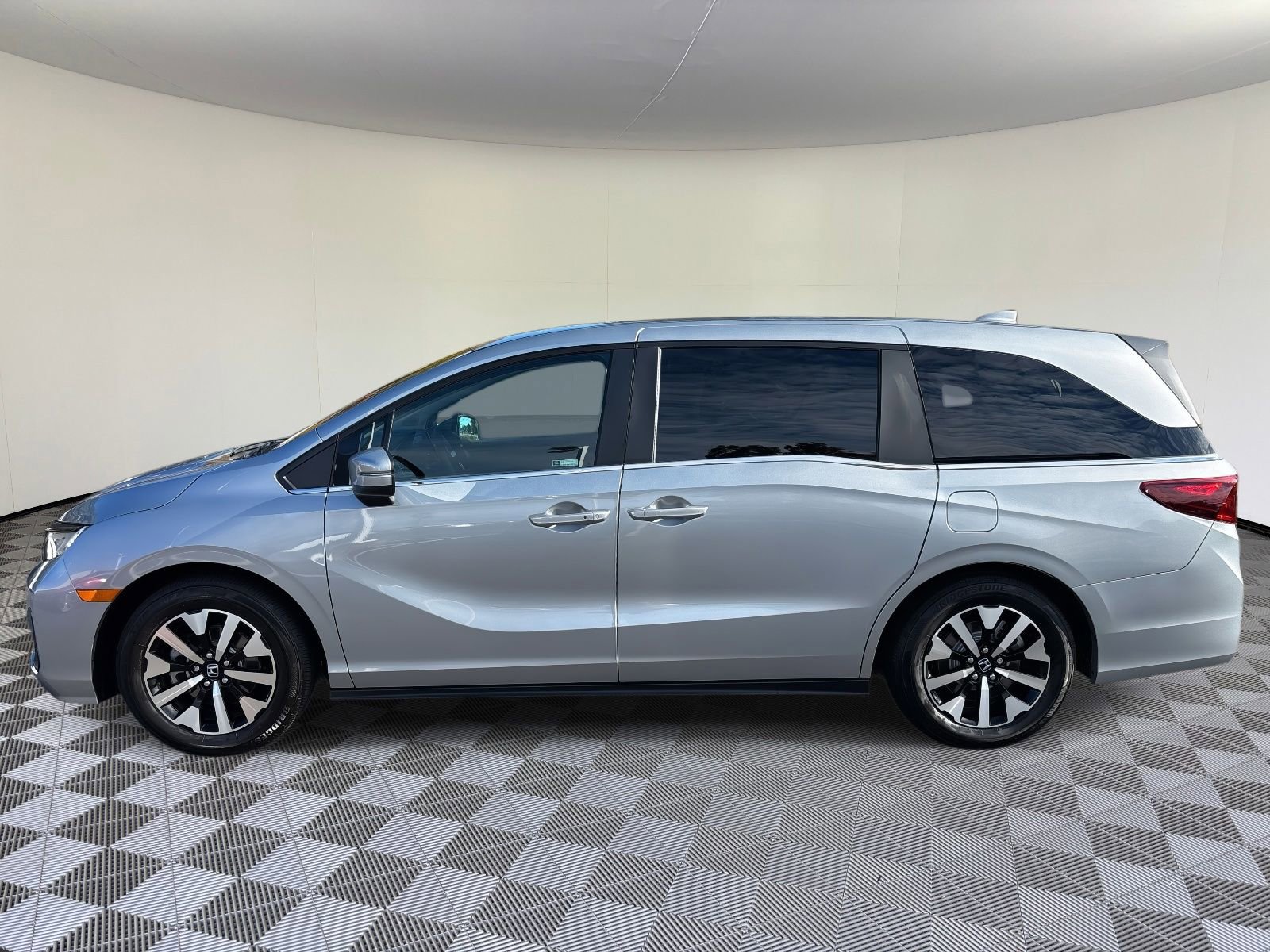 Certified 2026 Honda Odyssey EX-L image 5