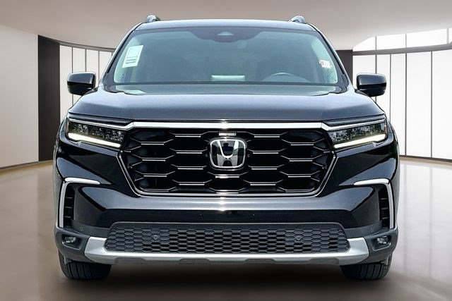 Certified 2025 Honda Pilot Touring image 2