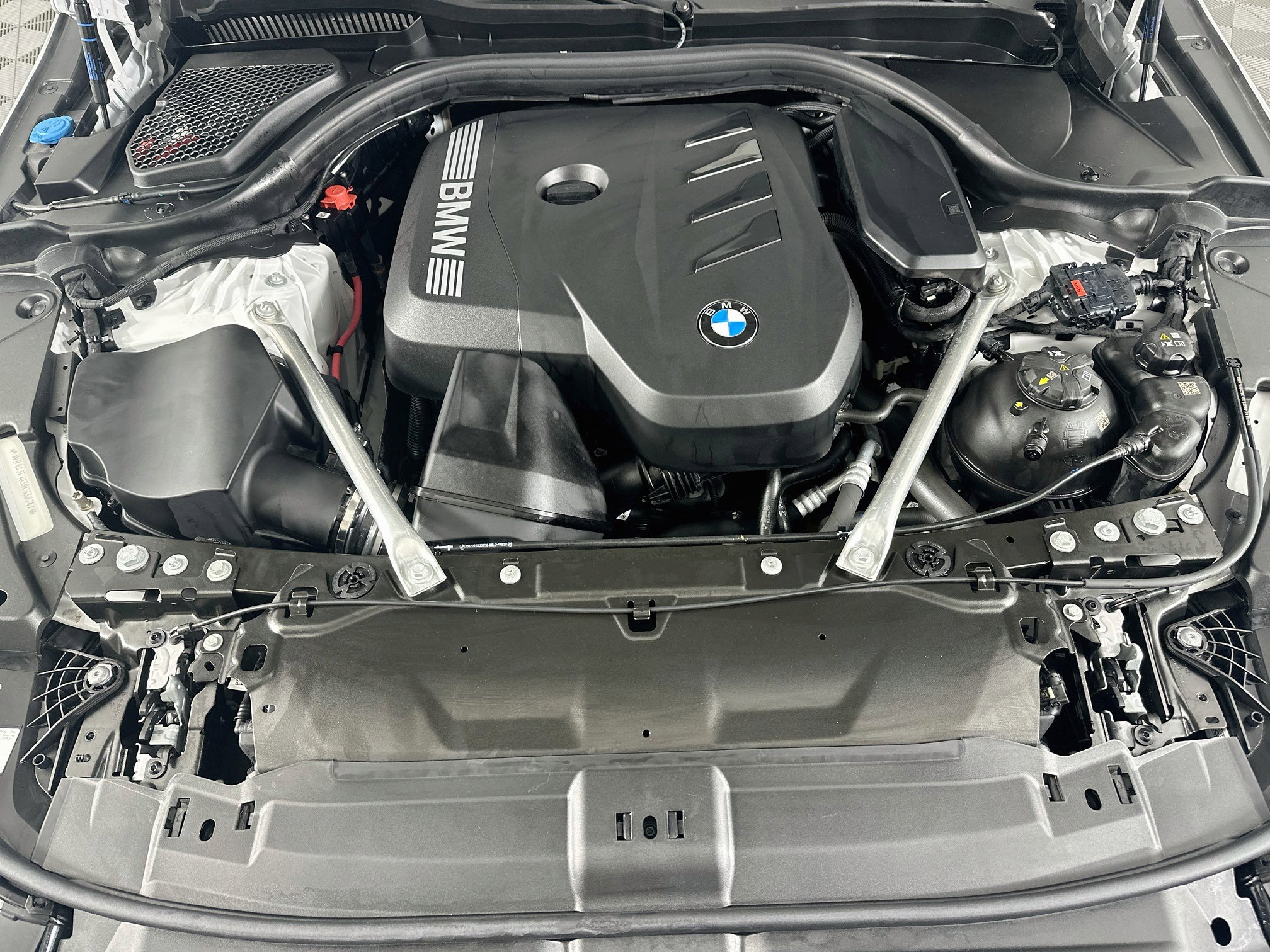 Used 2024 BMW 530i w/ Premium Package RWD image 34
