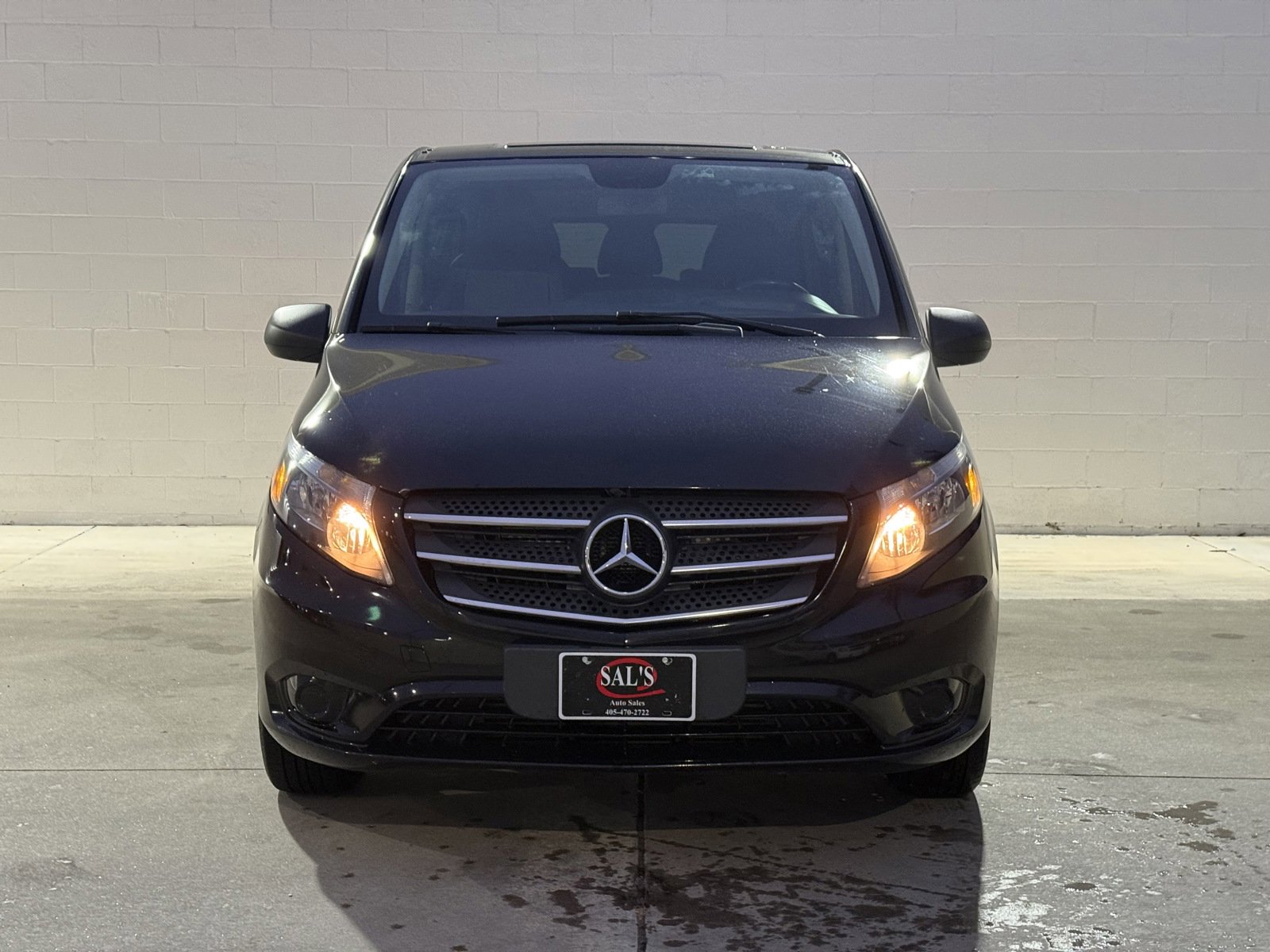 Used 2018 Mercedes-Benz Metris Passenger image 2