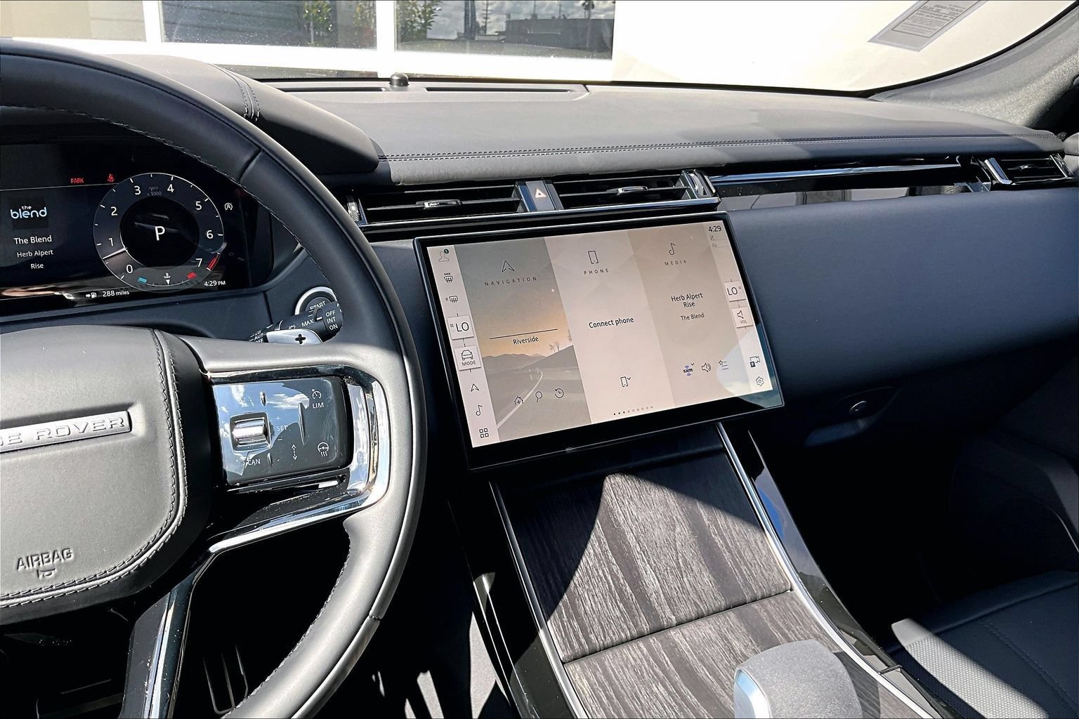 New 2026 Land Rover Range Rover Velar Dynamic SE AWD/4WD image 7