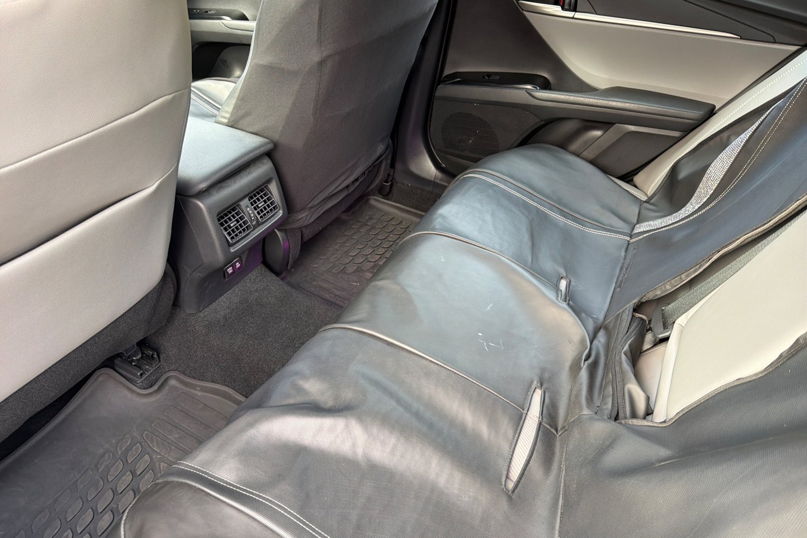 Used 2025 Toyota Camry SE w/ Convenience Package FWD image 16