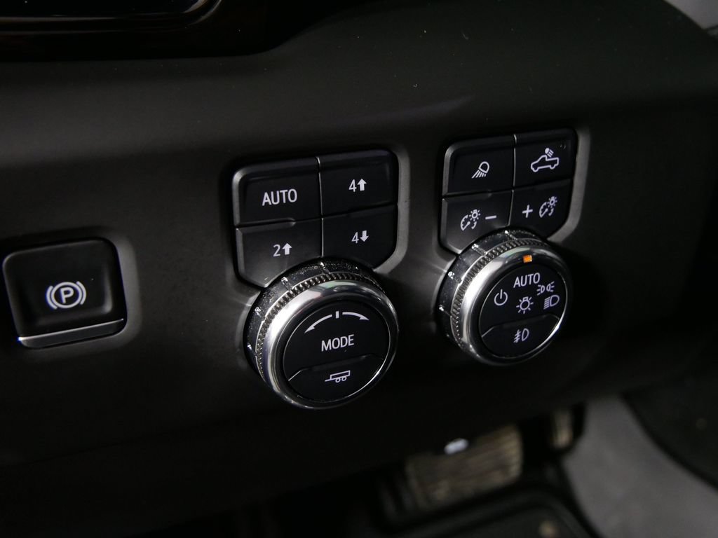 Used 2025 GMC Sierra 1500 AT4 w/ AT4 Premium Package AWD/4WD image 15