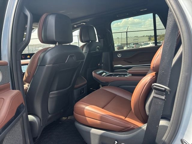 Certified 2025 Lincoln Navigator Reserve image 13