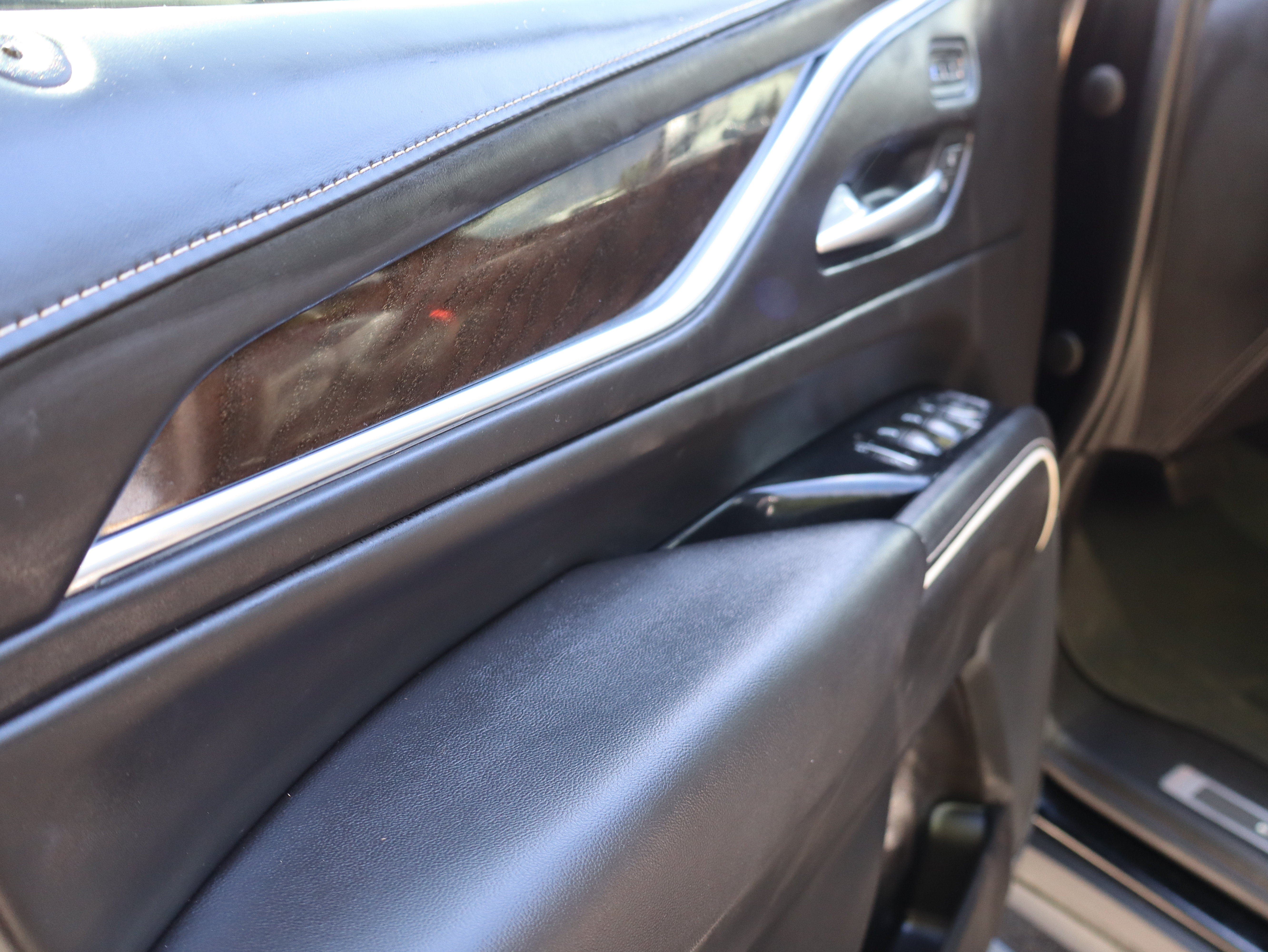 Used 2023 Cadillac Escalade Sport Platinum w/ LPO, ONYX Package AWD/4WD image 20