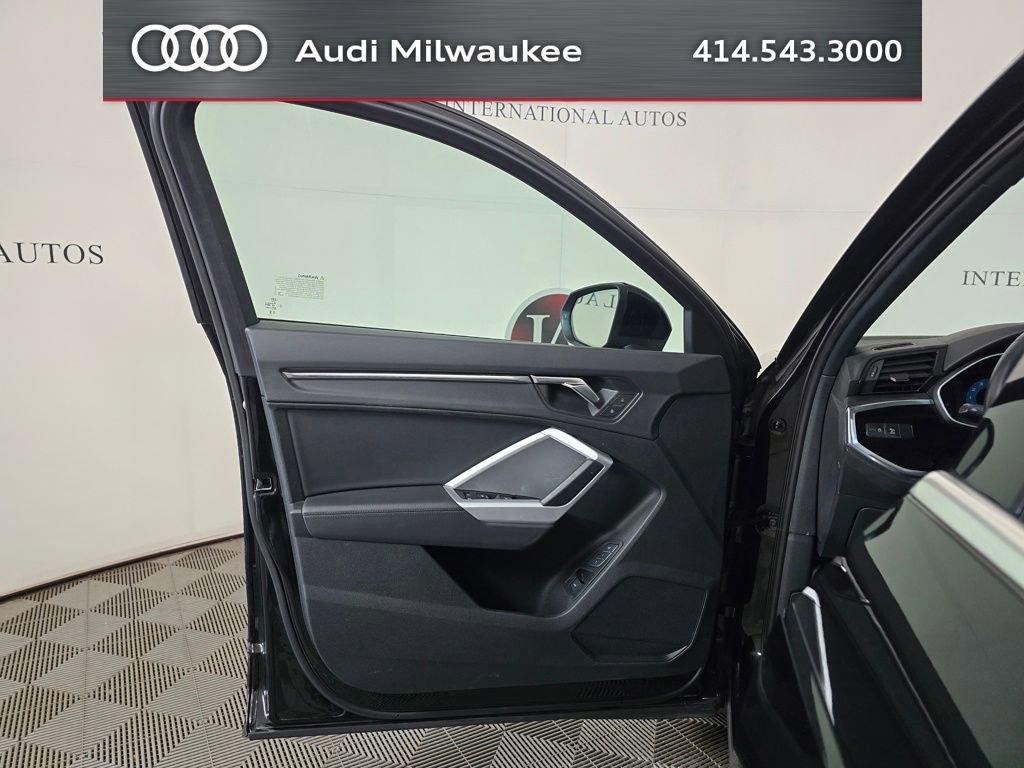 Used 2023 Audi Q3 2.0T Premium w/ Convenience Package AWD/4WD image 12