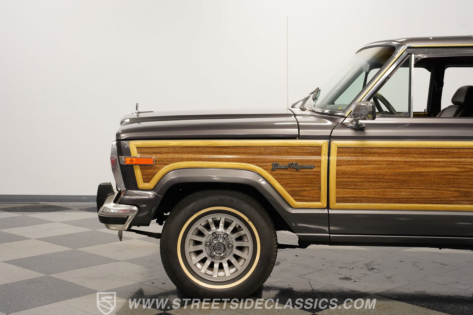 Used 1988 Jeep Grand Wagoneer image 23