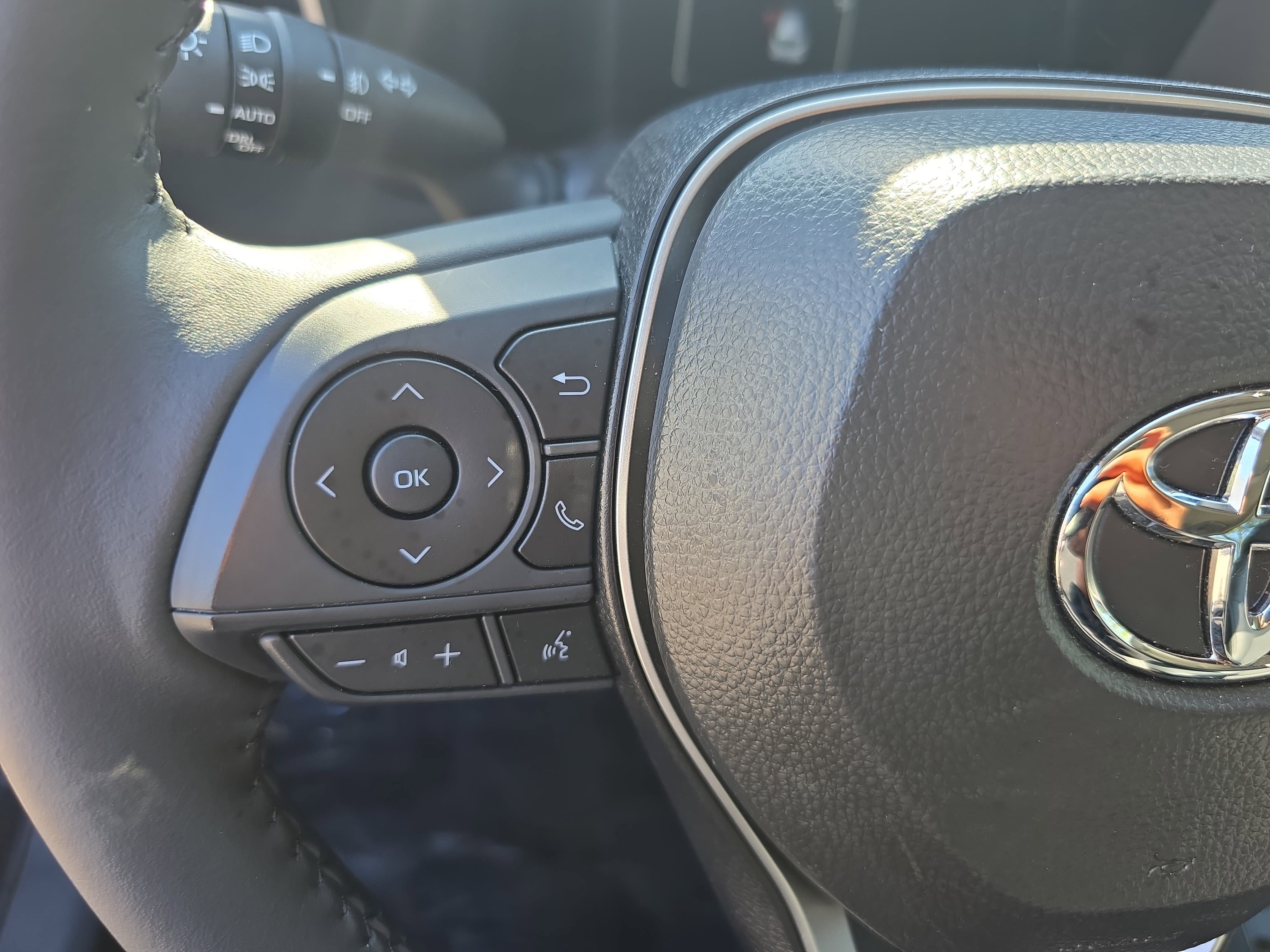 Used 2025 Toyota Corolla Cross XLE w/ Convenience Package image 18