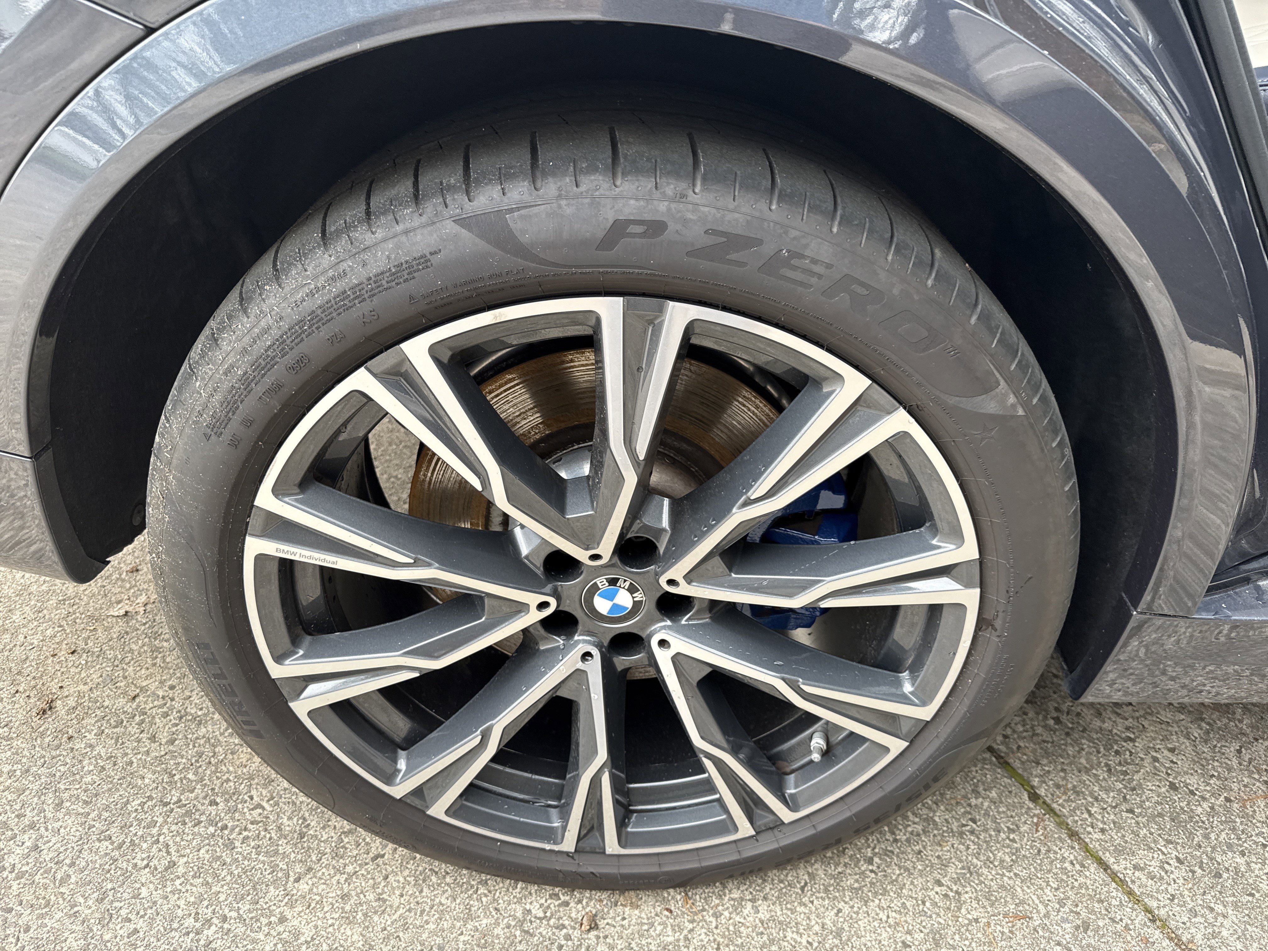 Used 2021 BMW X7 M50i w/ Dynamic Handling Package image 17