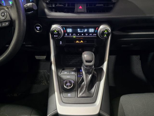 Used 2025 Toyota RAV4 XLE AWD/4WD image 20