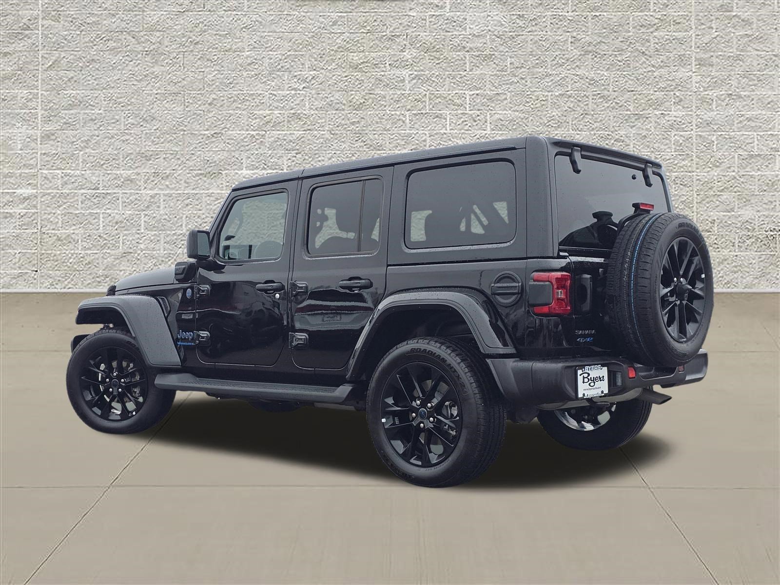 Used 2025 Jeep Wrangler Sahara image 5