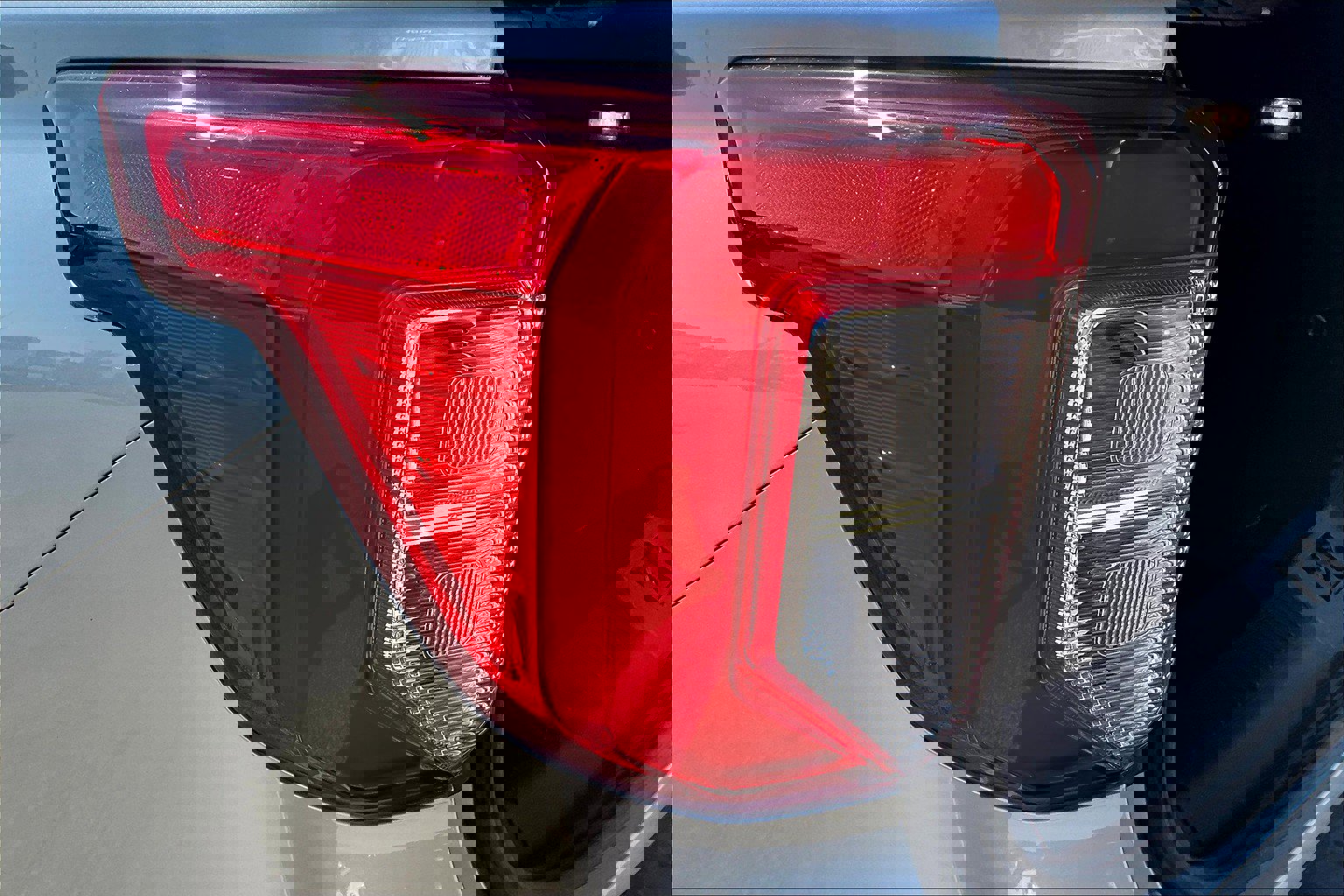 Used 2023 Ford Explorer Limited image 29