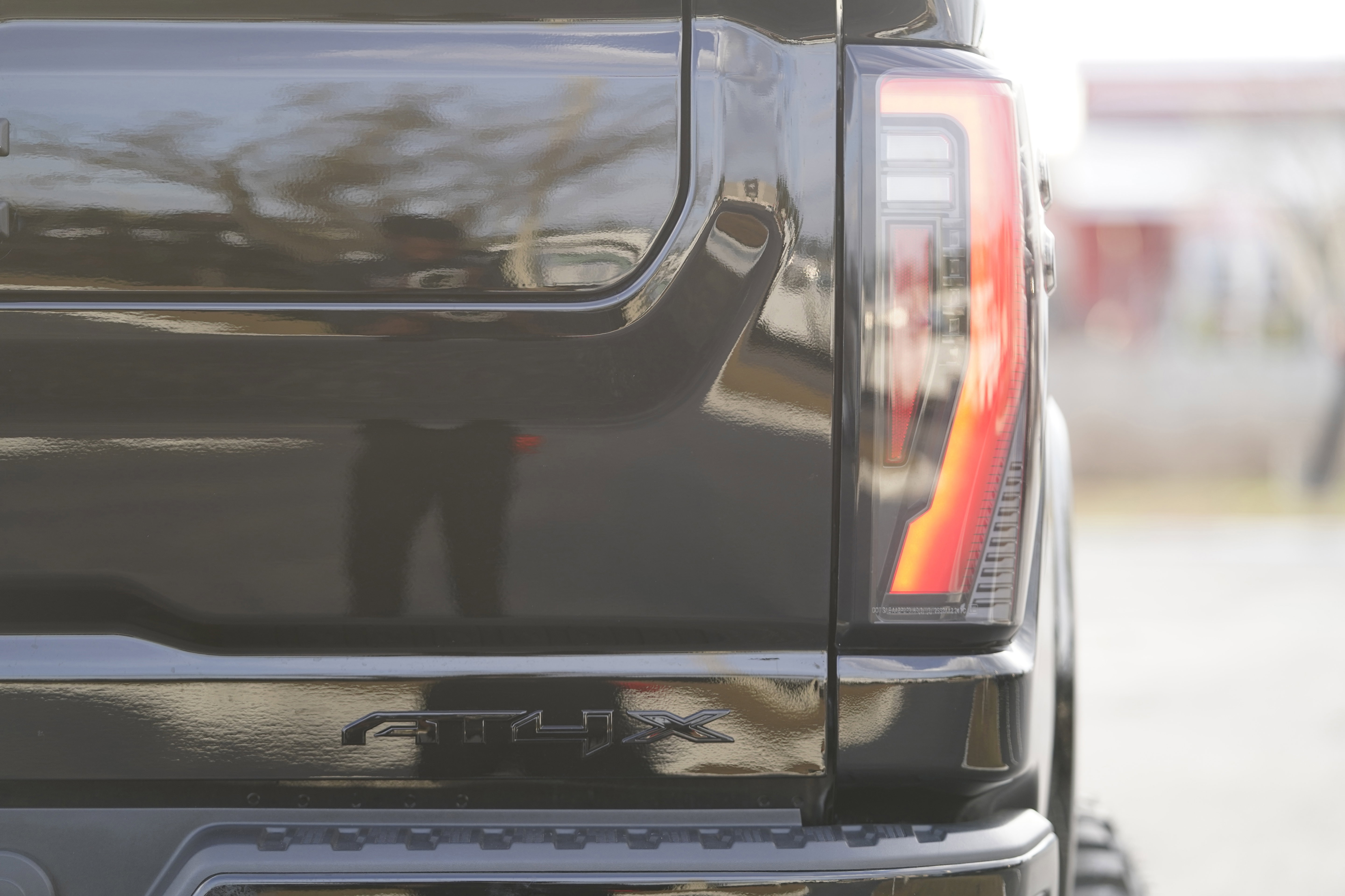 Used 2025 GMC Sierra 2500 AT4X image 43