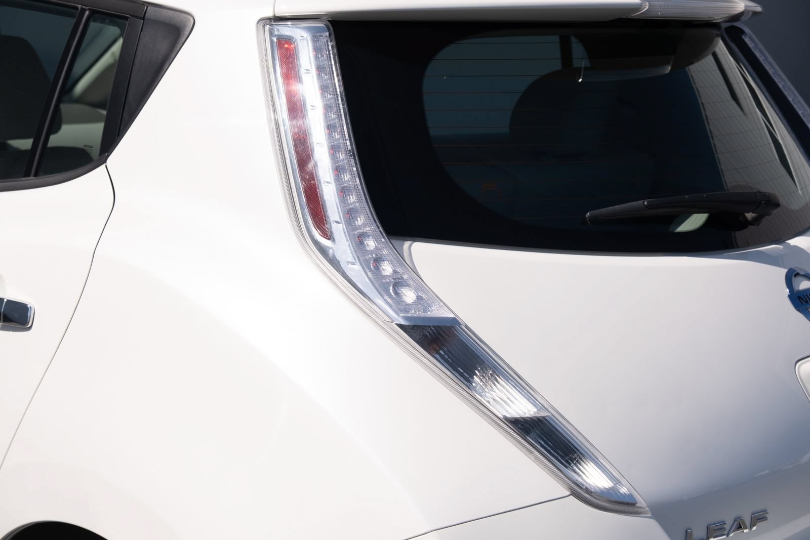 Used 2015 Nissan Leaf SV FWD image 23