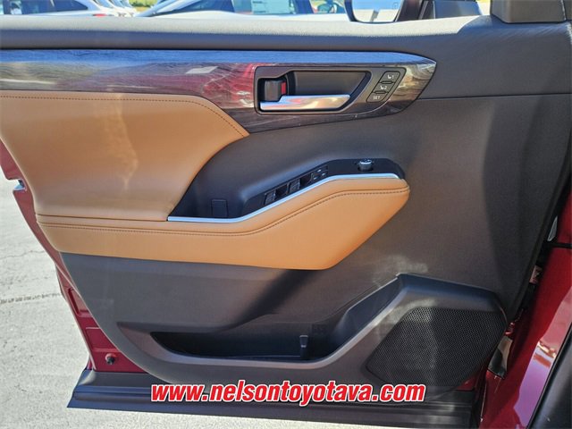 New 2026 Toyota Highlander Platinum image 14