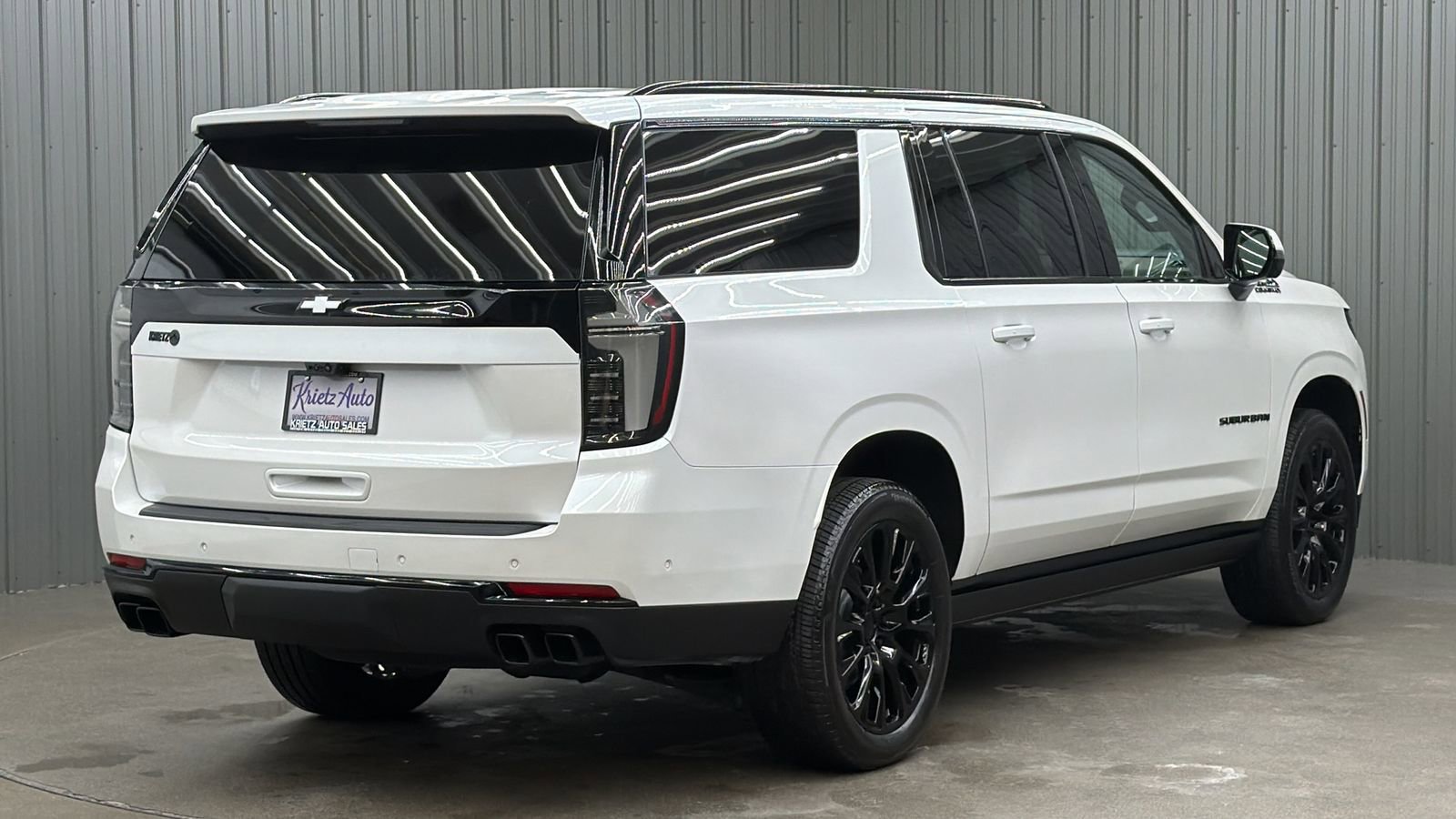 Used 2025 Chevrolet Suburban High Country image 5