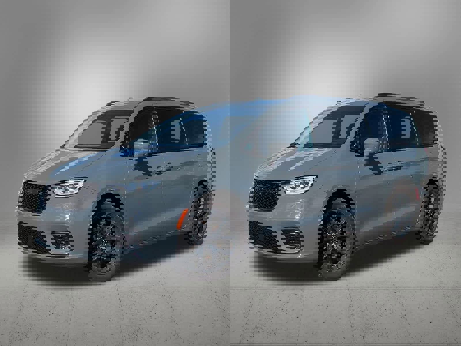 Used 2022 Chrysler Pacifica Limited w/ Uconnect Theater Family Group
