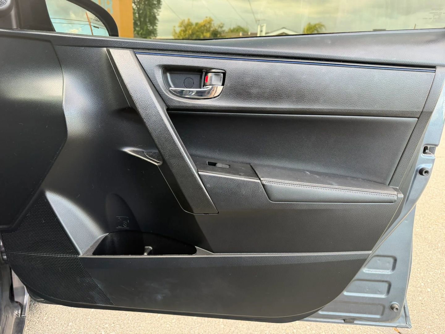 Used 2019 Toyota Corolla SE FWD image 14