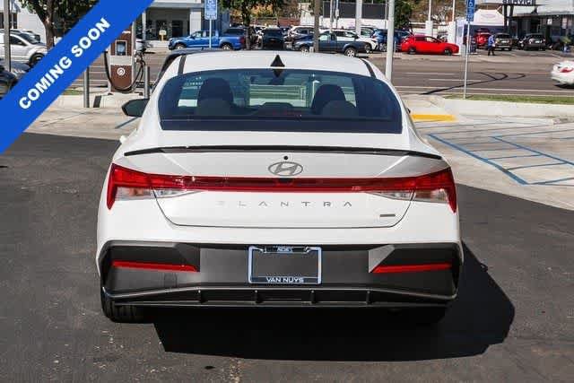 Certified 2025 Hyundai Elantra SEL FWD image 5