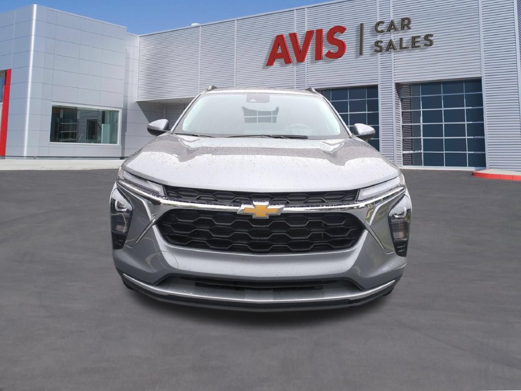Used 2026 Chevrolet Trax LT FWD image 2