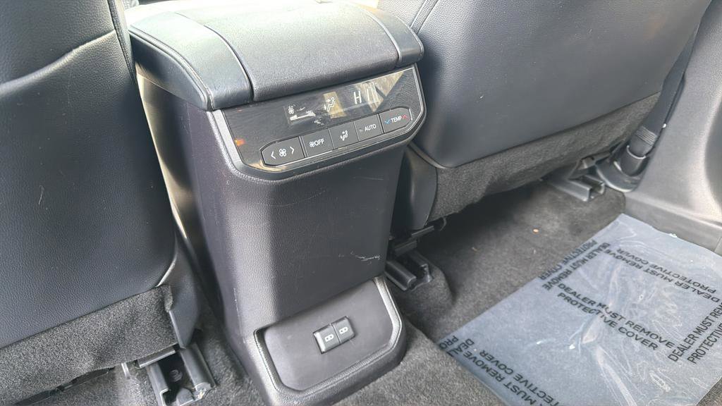Used 2023 Toyota Highlander XLE image 17