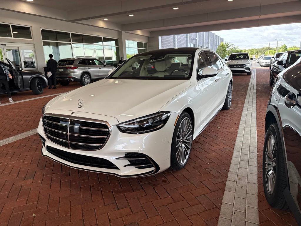 Certified 2022 Mercedes-Benz S 500 4MATIC image 2