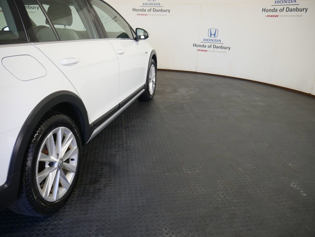 Used 2019 Volkswagen Golf Alltrack S AWD/4WD image 4