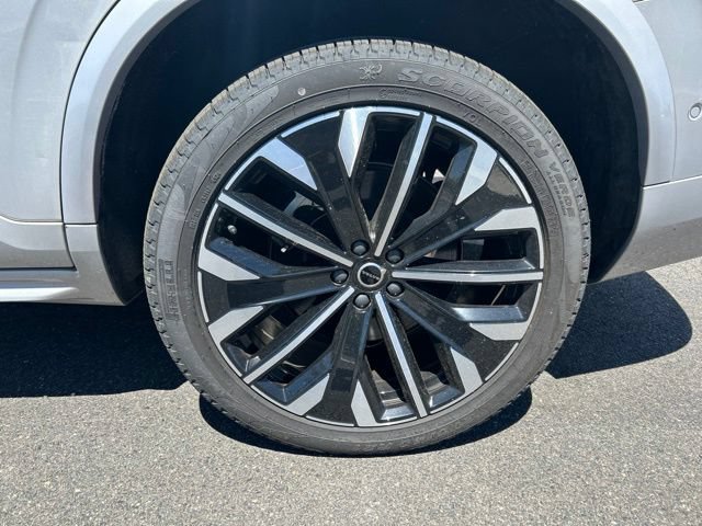 Certified 2025 Volvo XC90 B5 Plus AWD/4WD image 9