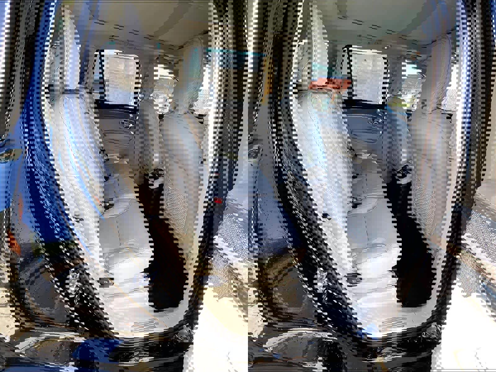 New 2026 Volvo XC90 T8 Ultra w/ Lounge Package image 27