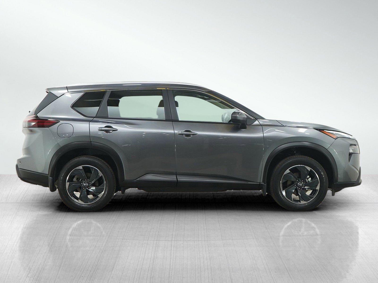 Used 2024 Nissan Rogue SV w/ SV Premium Package image 6