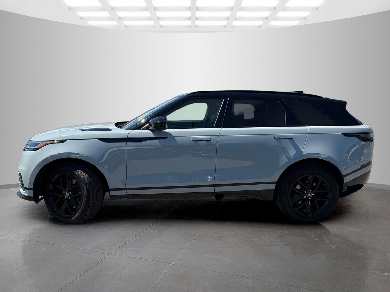 Used 2026 Land Rover Range Rover Velar Dynamic SE image 8