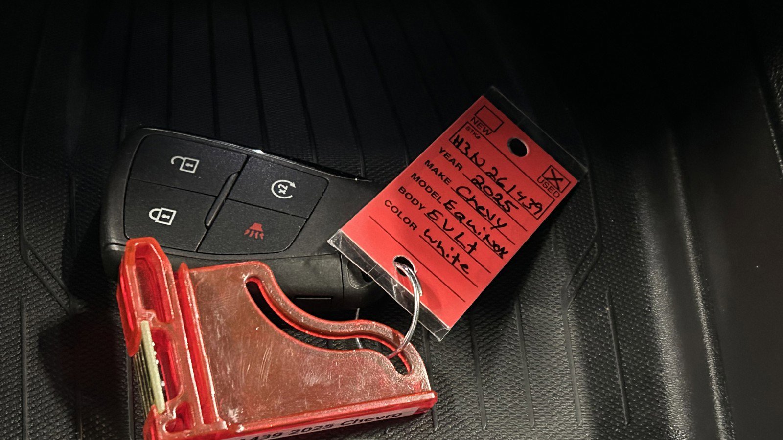 Used 2025 Chevrolet Equinox EV LT w/ Comfort Package image 33