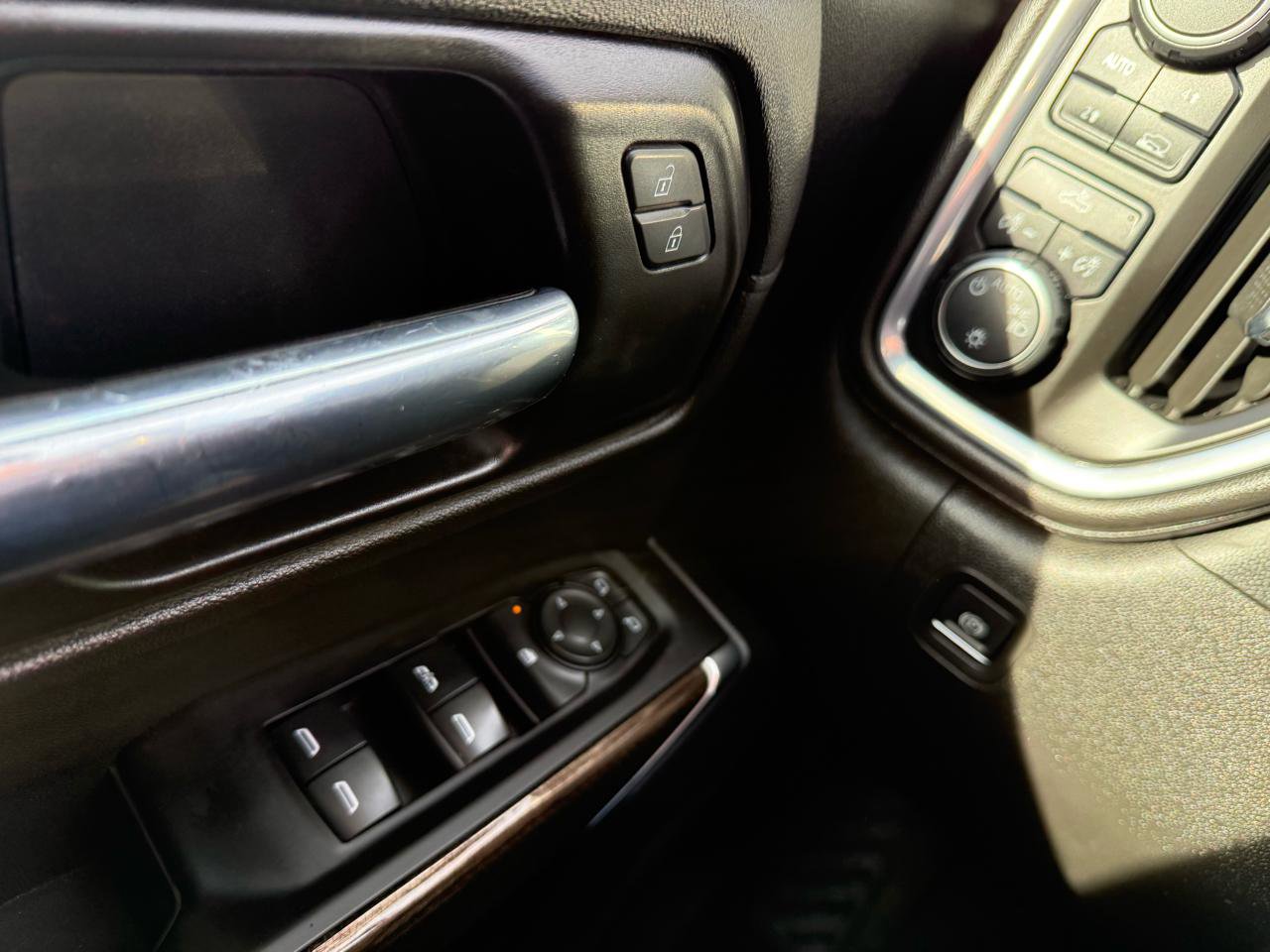 Used 2021 Chevrolet Silverado 1500 LT w/ Bed Protection Package AWD/4WD image 26